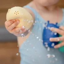 PETIKIDS spriccelő fürdőjáték - multicolor