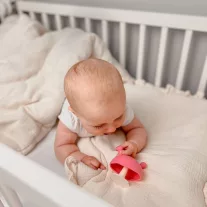 Infantilo muszlin fodros babaágynemű szett - krém