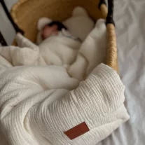 Infantilo muszlin babaágynemű szett macipárnával - krém