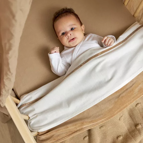 Meyco Baby gumis lepedő 70x140 cm - taupe